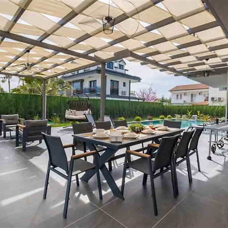 Villa çalışta 8 Kişilik Lüks Gezer Fethiye