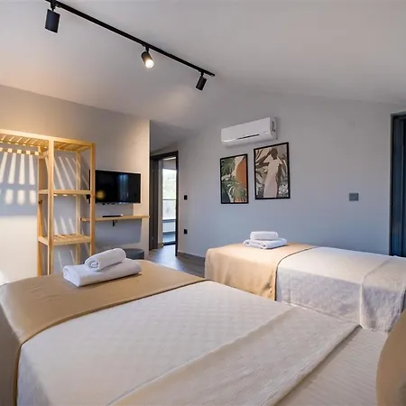 Villa çalışta 8 Kişilik Lüks Gezer Fethiye