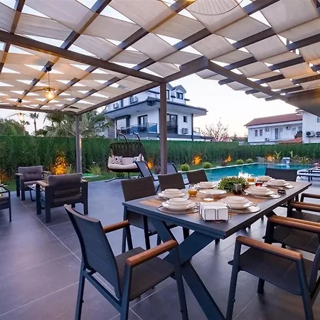 çalışta 8 Kişilik Lüks Gezer Villa