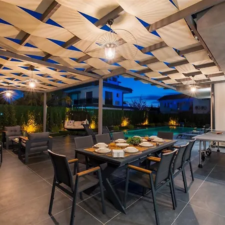 çalışta 8 Kişilik Lüks Gezer Villa *