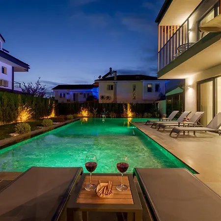 Villa çalışta 8 Kişilik Lüks Gezer *