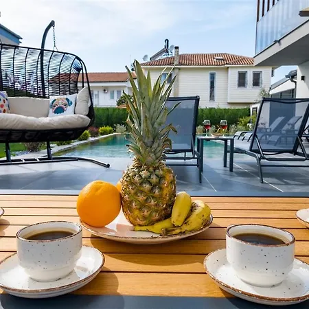 çalışta 8 Kişilik Lüks Gezer Villa Fethiye