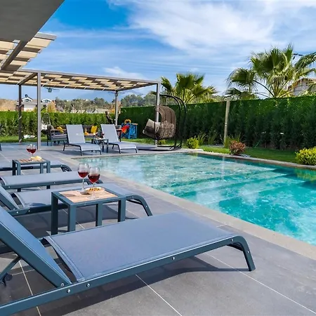 Calista 8 Kisilik Lueks Gezer ヴィラ