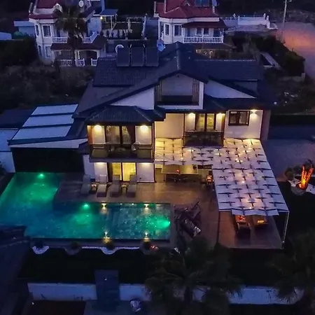 Calista 8 Kisilik Lueks Gezer Φετιγιέ